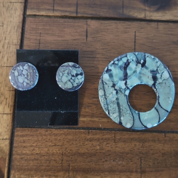 Lot Six (6) Pair Vintage Earrings - Avon - Pearl Enamel Dangle Stud Earrings - Picture 2 of 7